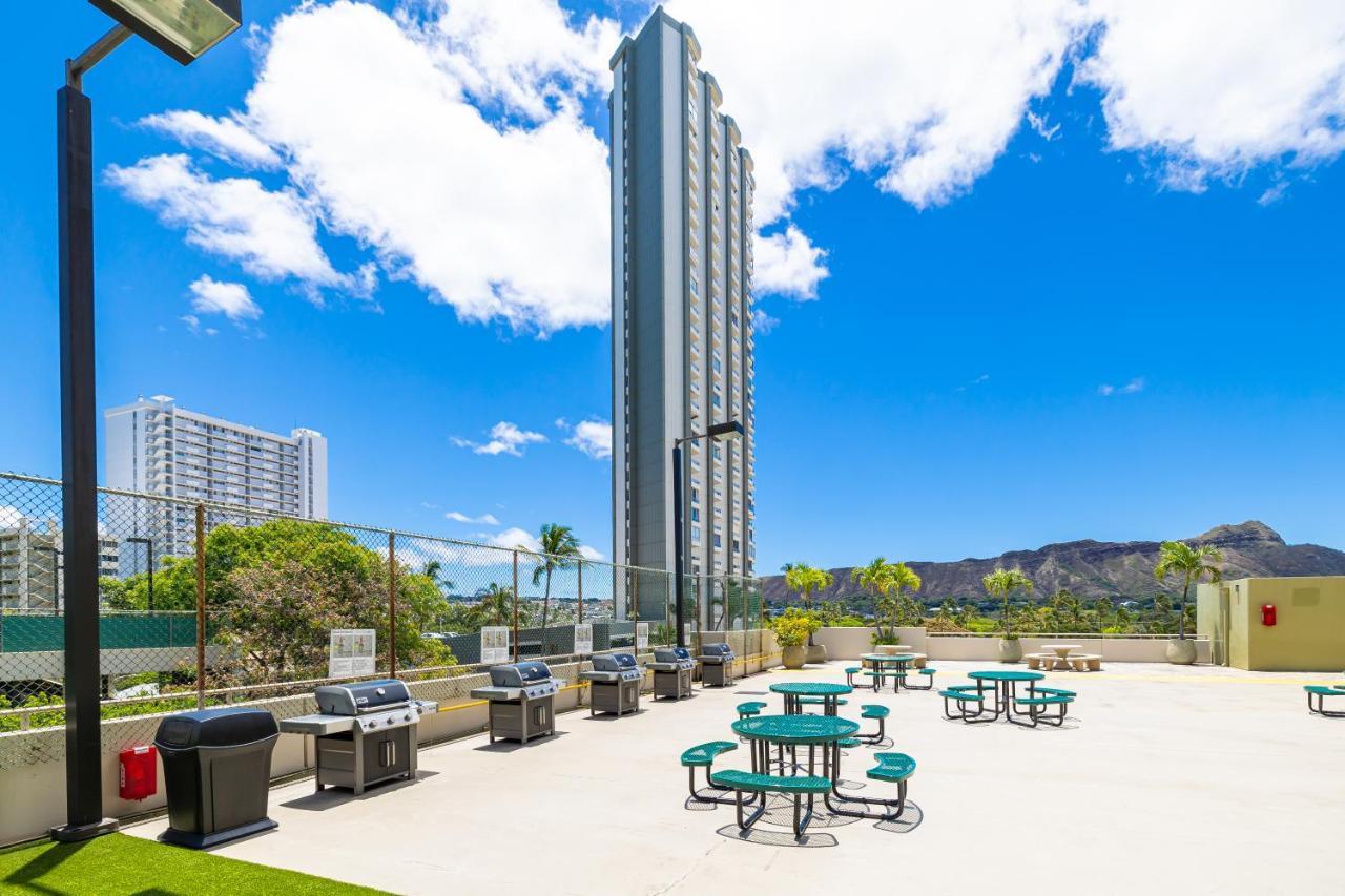 Newly Renovated 2 Bedroom Condo, 1 Block To Waikiki Beach, Free Parking Honolulu Eksteriør bilde