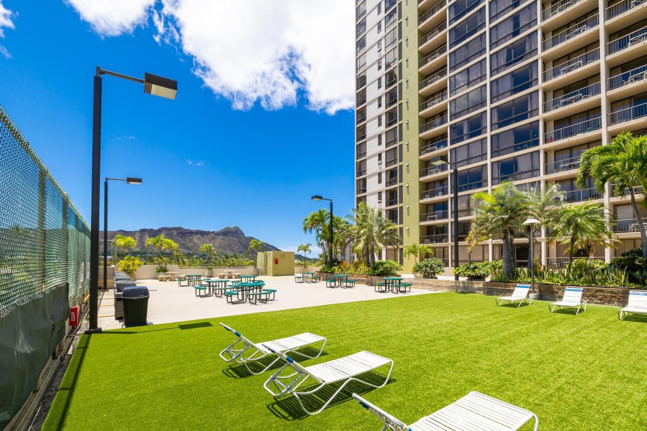 Newly Renovated 2 Bedroom Condo, 1 Block To Waikiki Beach, Free Parking Honolulu Eksteriør bilde