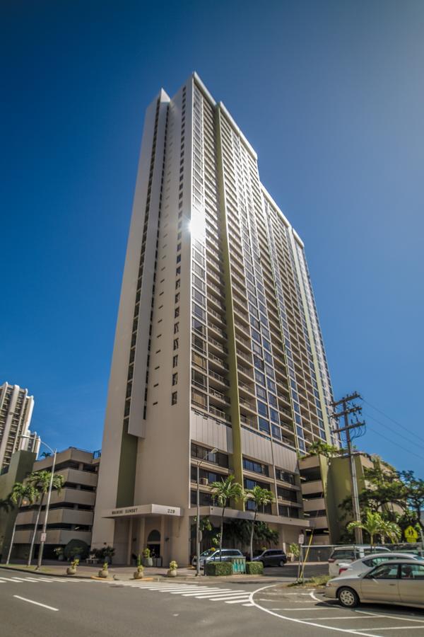 Newly Renovated 2 Bedroom Condo, 1 Block To Waikiki Beach, Free Parking Honolulu Eksteriør bilde